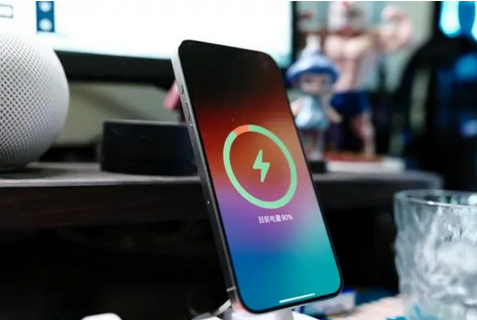 翰林镇苹果15换屏服务分享用什么充电器给iPhone15充电更好 